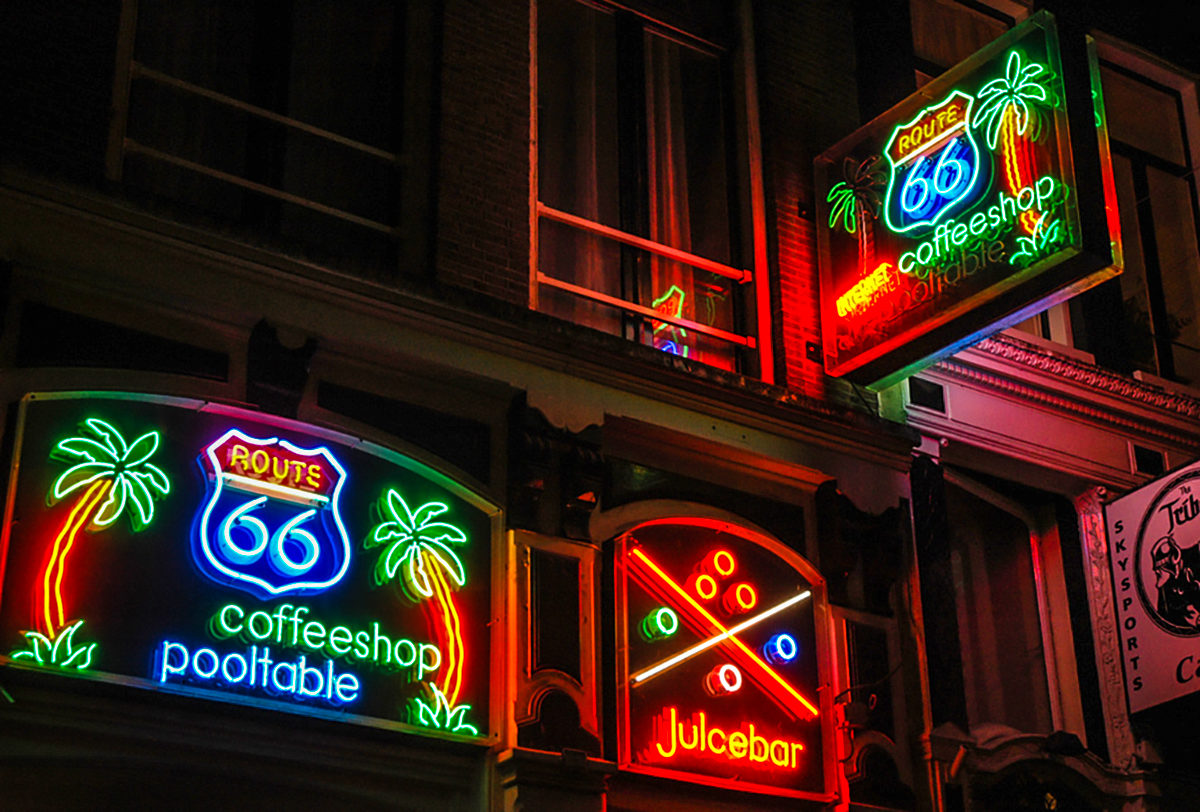 Вывеска кафешоп Route 66в Амстердаме